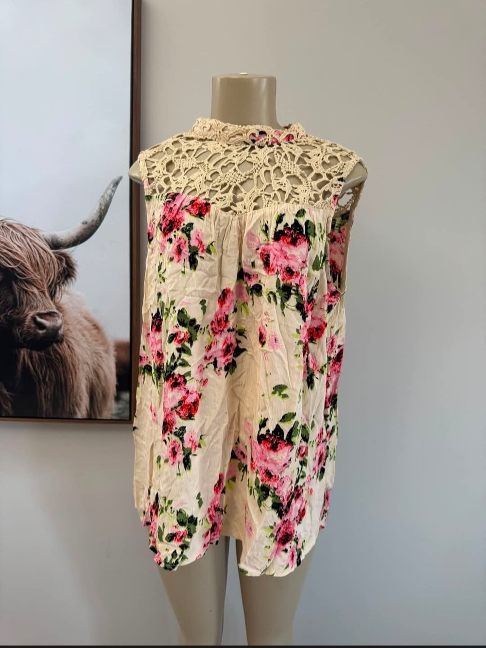 Floral Crochet Yoke Sleeveless Camisole - Cream/Pink